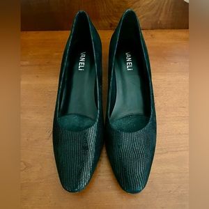 Vaneli Italian Embossed Leather (non)Flats - fits like an 8